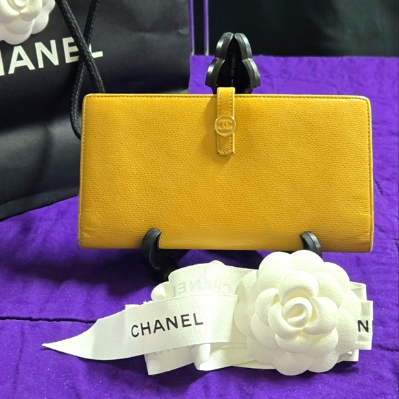 VINTAGE CHANEL LONG WALLET COCO BUTTON YELLOW LEATHER - Picture 1 of 13